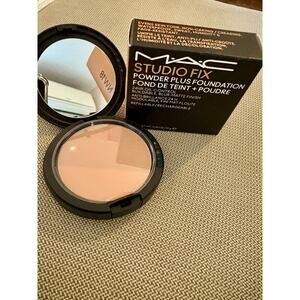 MAC Studio Fix Powder Plus Foundation NW18